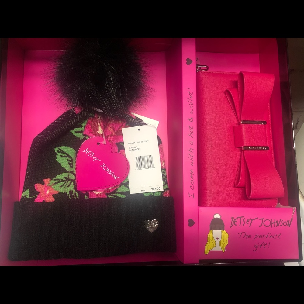 Betsey Johnson wallet and hat gift set